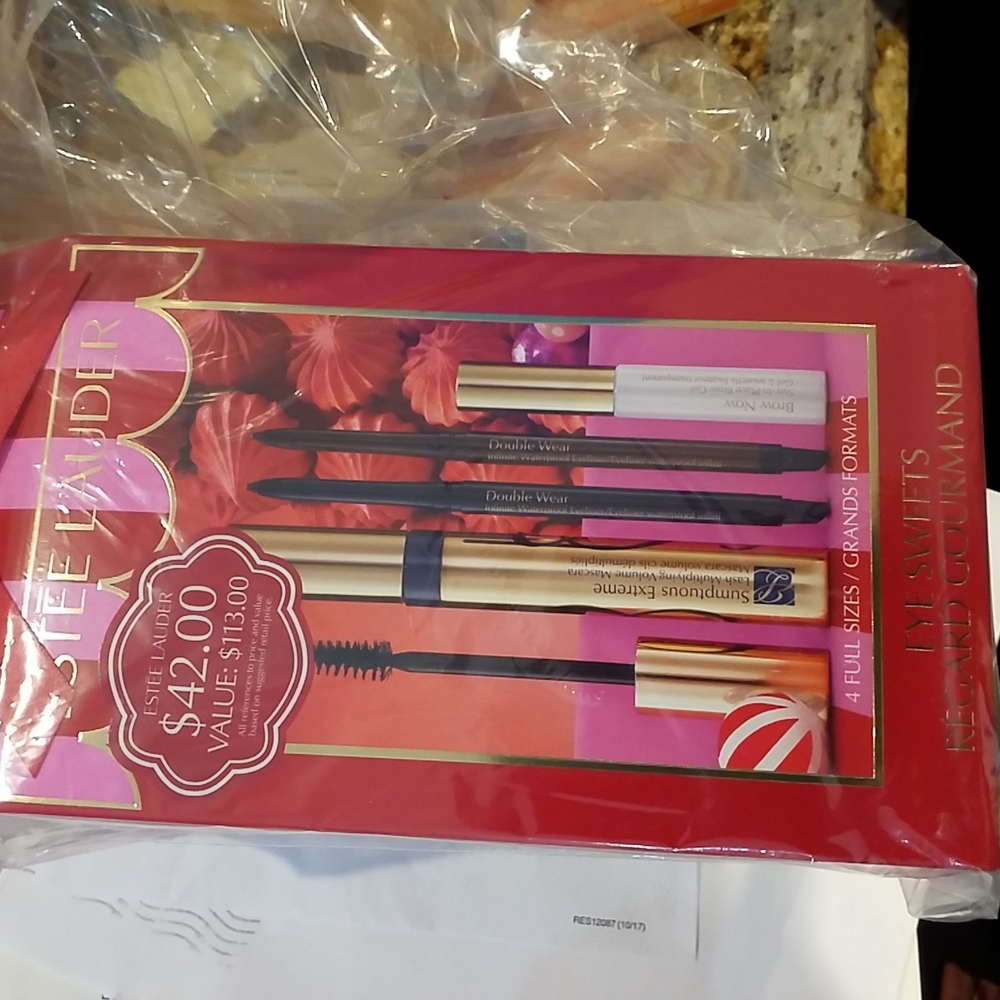 $112 Estee Lauder Eye Makeup Set! "Eye Sweets"  NWT. NEW in PKG. Regard Dourmand